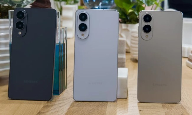 Tres celulares Samsung Galaxy S25 Edge
